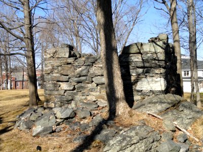 Cistern ruins - Asa Waters Mansion - Millbury, MA - DSC04598