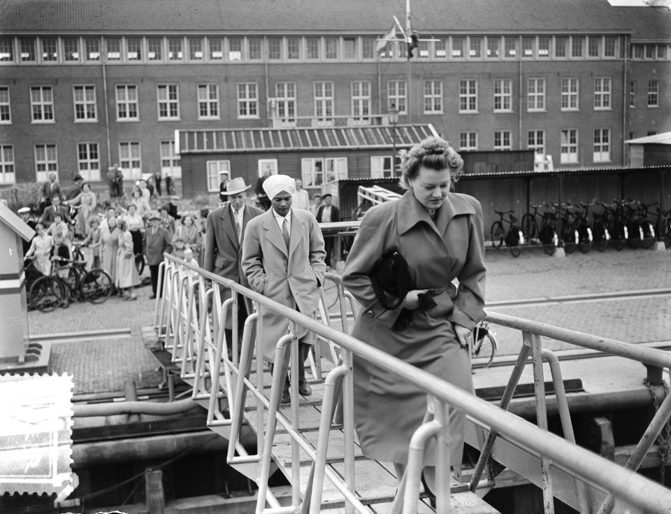 Circusdirecteur Frans Mikkenie en zijn vrouwpaardendressuurartieste Vibeke Mikk, Bestanddeelnr 905-2337