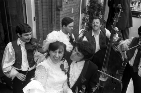 Circushuwelijk in Soest Josette Boltini trouwt met Claudio Vassalo, Bestanddeelnr 922-2145