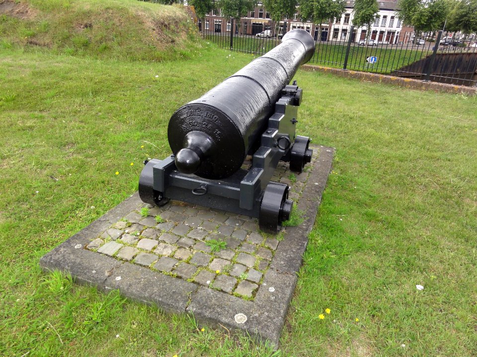 Citadel van 's-Hertogenbosch kanon Luik 1810