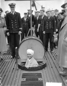 Circusdirecteur Frans Mikkenie en zijn vrouwpaardendressuurartieste Vibeke Mikk, Bestanddeelnr 905-2336