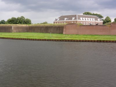 Citadel van 's-Hertogenbosch hoofdgebouw vanaf Zuidwillemsvaart gezien