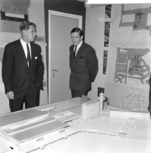 Claus von Amsberg bezoekt luchthaven Schiphol, Bestanddeelnr 918-6896