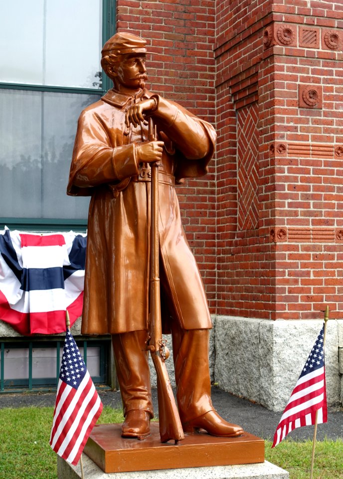 Civil War Memorial, Soldiers' Memorial Building - Lebanon, NH - DSC02601
