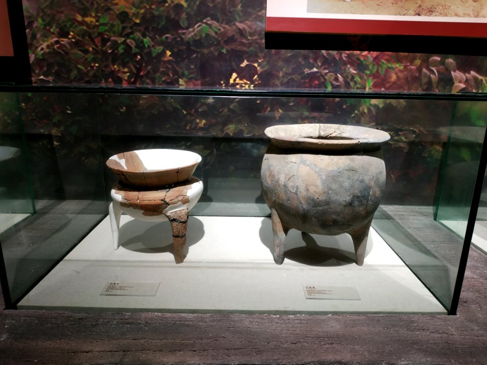 Clay pots, Neolithic Age, Yueyang Museum2