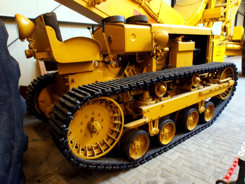Cletrac airfield tractor pic3