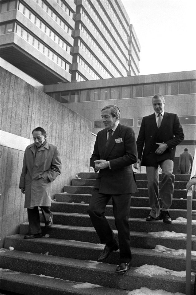 Claus als getuige voor Haagse rechtbank in zaak journalist Willem Oltmans tegen , Bestanddeelnr 931-8658