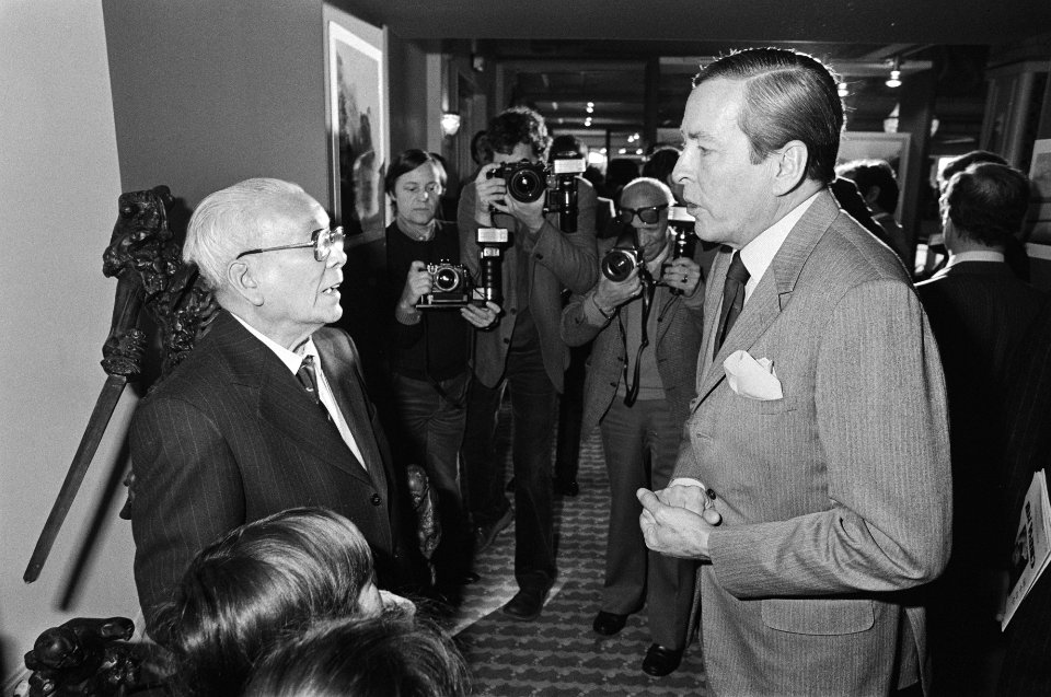 Claus woonde opening van fototent. China Nu in het Kurhaus te Scheveningen bij, Bestanddeelnr 931-9676