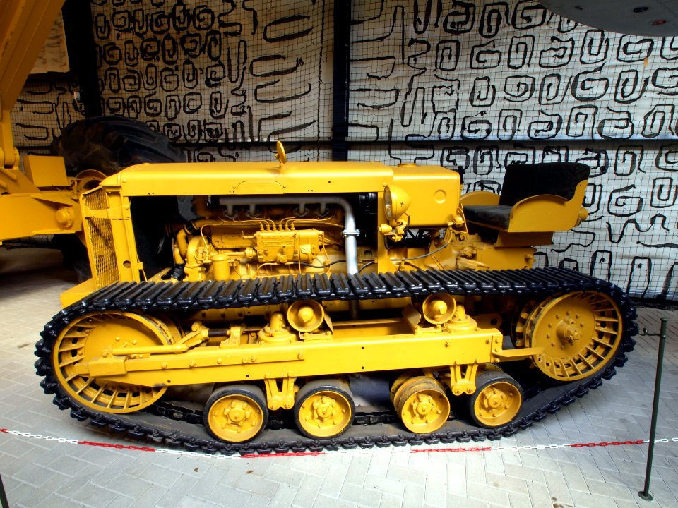 Cletrac airfield tractor pic2