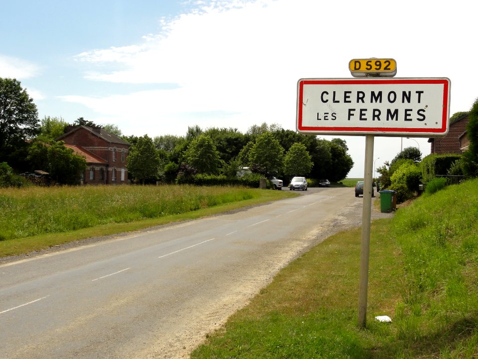 Clermont-les-Fermes (Aisne) city limit sign