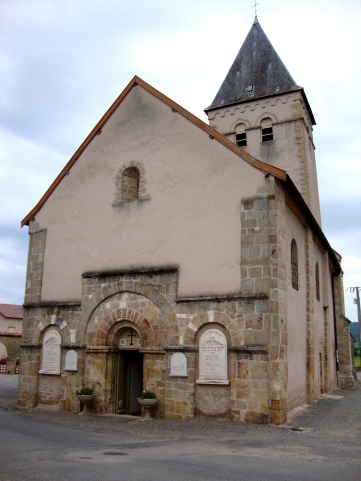Clermain (Saône-et-Loire) église, monument aux morts