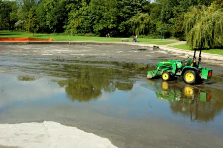 Cleaning-Verulamium-Park-lake-20050919-001