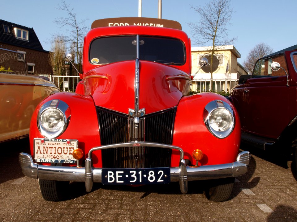 Classic 8 cylinder petrol engined Ford Pickup, Dutch registration BE-31-82 pic-003