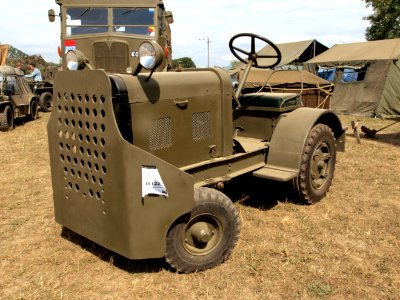 Clark Airfield tractor Clarktor 6 pic4