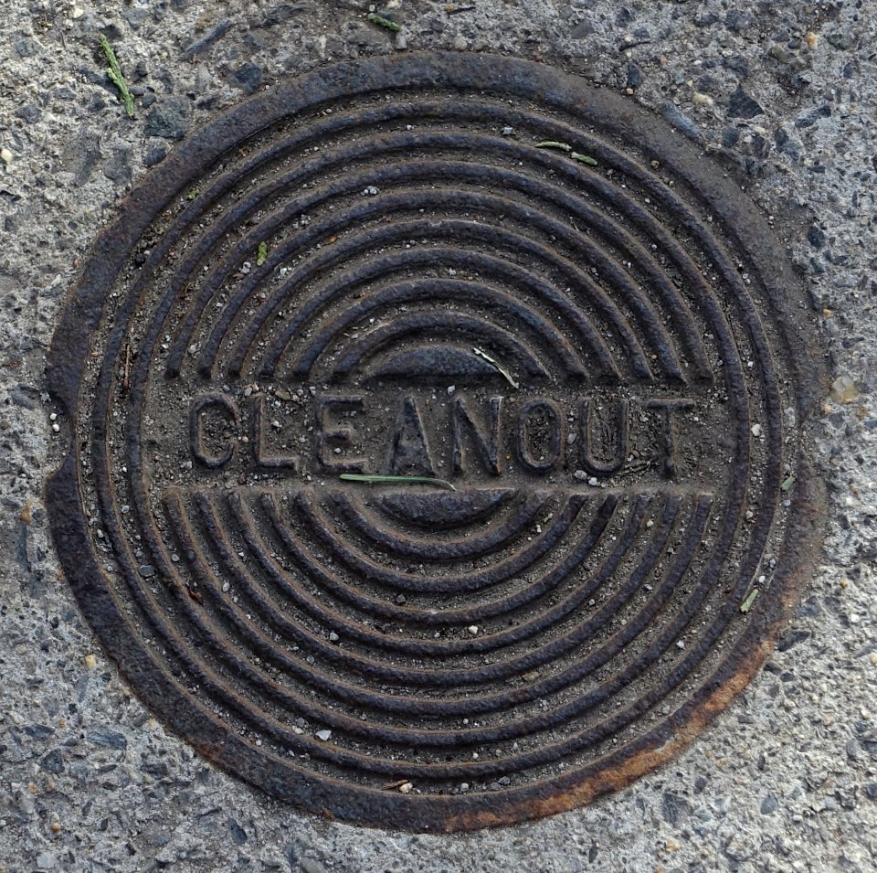 Cleanout - streethole cover - Cambridge, MA - DSC02439