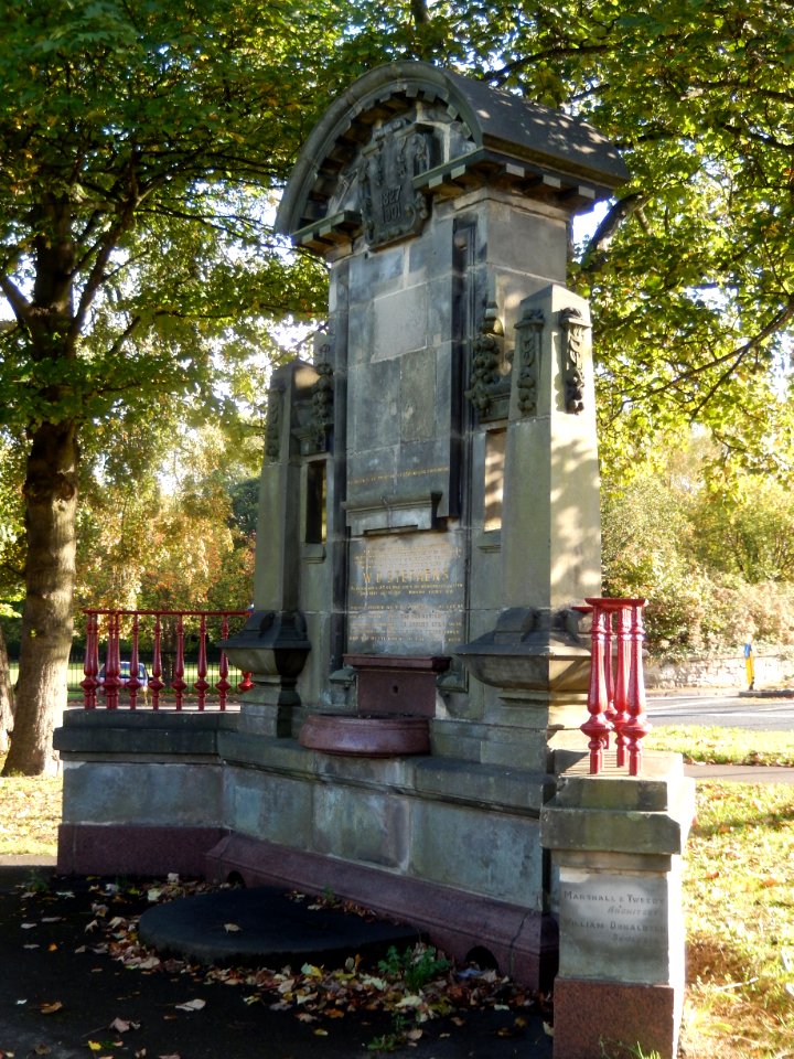 Clayton road fountain from the North