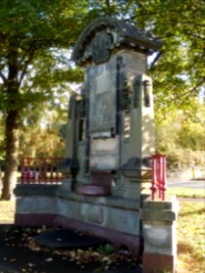 Clayton road fountain from the North