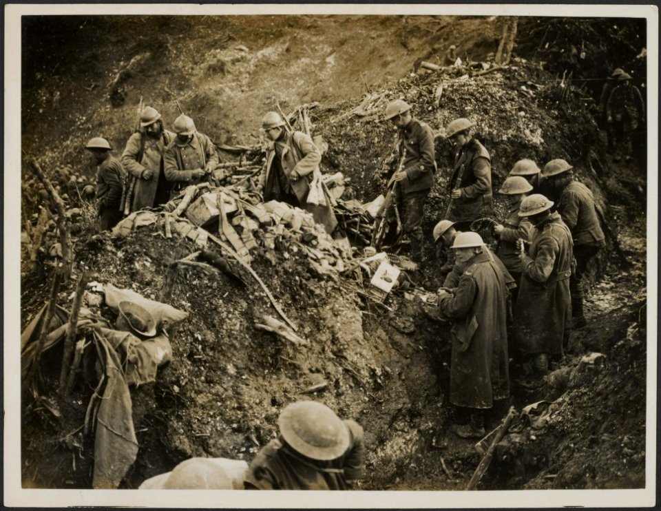 Cleaning up German trenches at St. Pierre Divion, Bestanddeelnr 158-2917