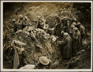 Cleaning up German trenches at St. Pierre Divion, Bestanddeelnr 158-2917