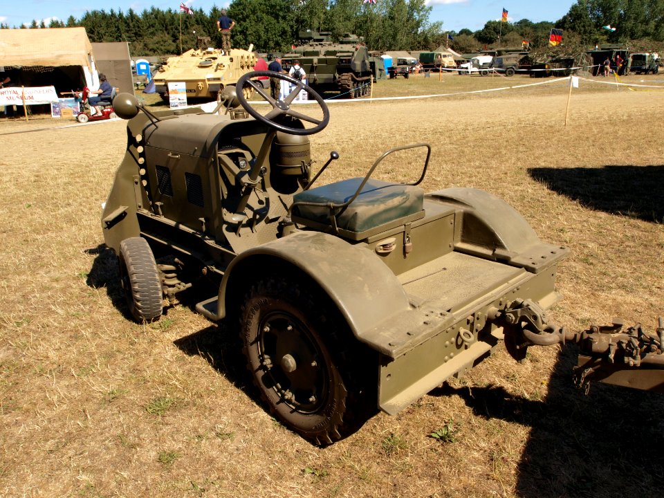 Clark Airfield tractor Clarktor 6 pic1