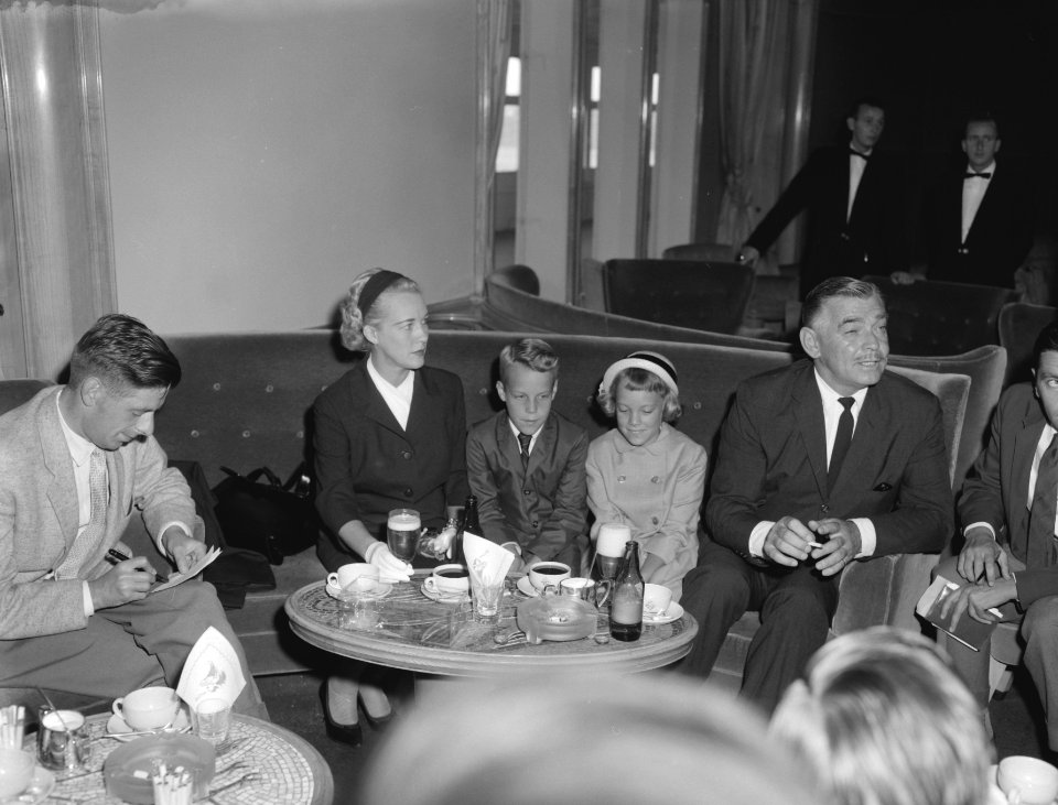 Clark Gable in Nederland, met echtgenote Kay Williams Gable en stiefkinderen J, Bestanddeelnr 910-4928