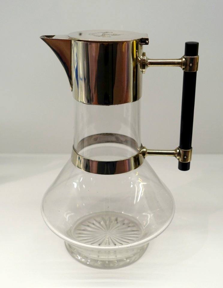 Claret pitcher, designer Christopher Dresser for Jonathan Wilson Hukin & John Thomas Heath, Birmingham-London, 1881-1882, glass, silver, ebony - Museum für Angewandte Kunst Köln - Cologne, Germany - DSC09595
