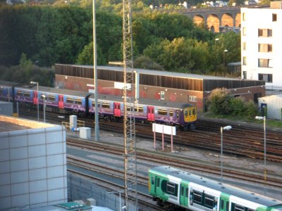Class 319 Thameslink train leaving Brighton (August 2013)