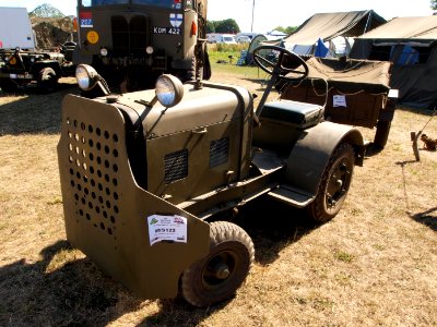 Clark Airfield tractor Clarktor 6 pic3