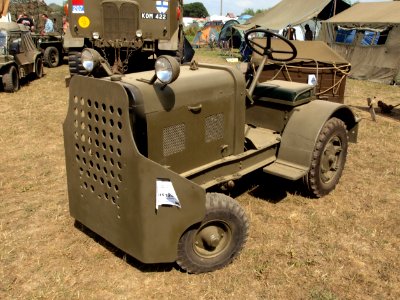 Clark Airfield tractor Clarktor 6 pic6