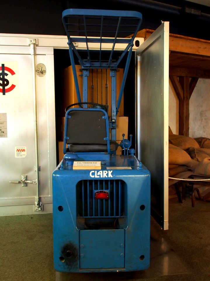 Clark No 1 old Forklift pic3 Teknikens och Sjöfartens hus, Science and Maritime House