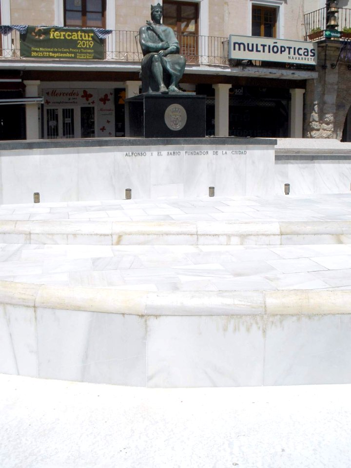 Ciudad Real - Plaza Mayor, Monumento a Alfonso X el Sabio 2