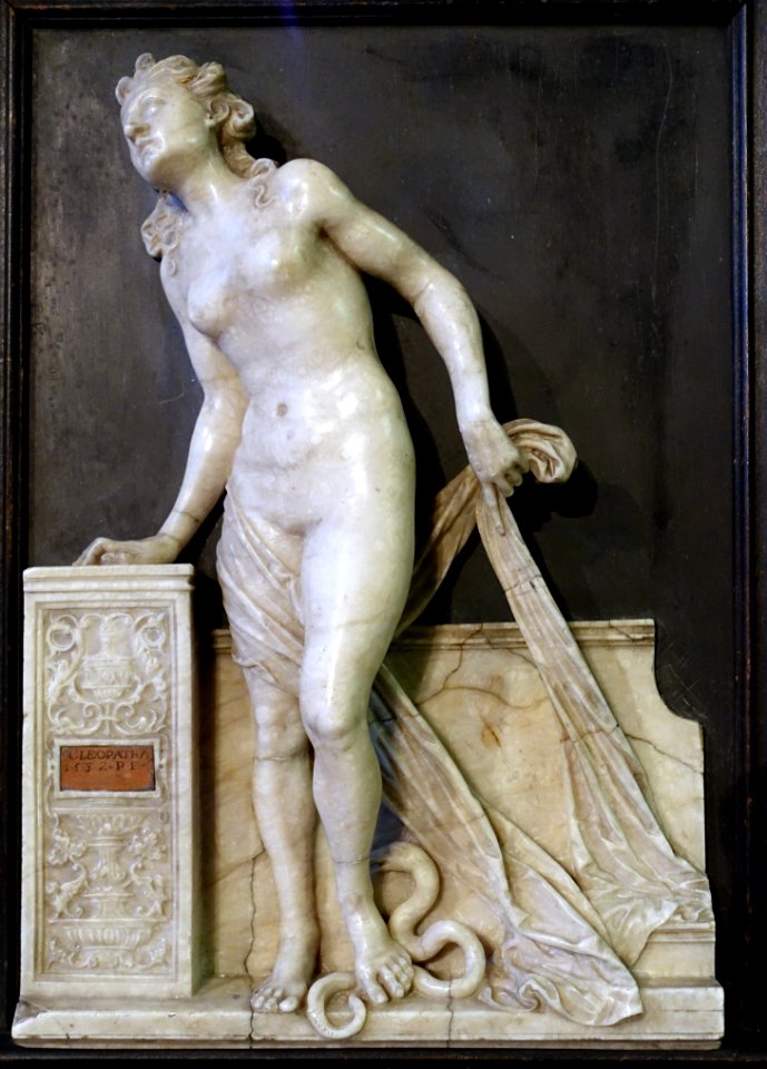 Cleopatra - Euridice by Monogrammist PE, possibly Peter Ehemann, 1532, alabaster on slate - Bode-Museum - DSC03040