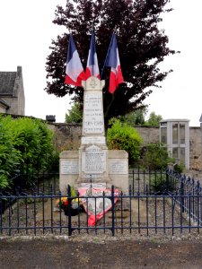 Clamecy (Aisne) monument aux morts