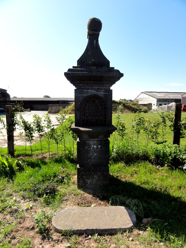 Clairfayts (Nord, Fr) chapelle sortie ouest