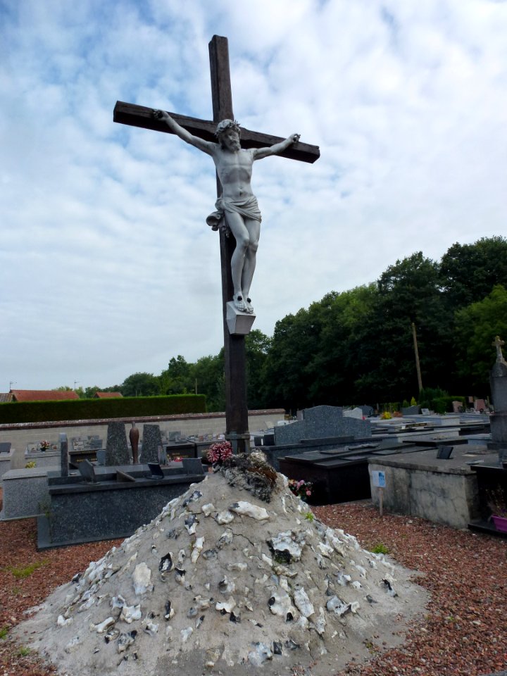 Clairmarais (Pas-de-Calais, Fr) calvaire du cimetière