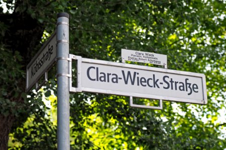 Clara-Wieck-Strasse.Ecke.Koebisstrasse