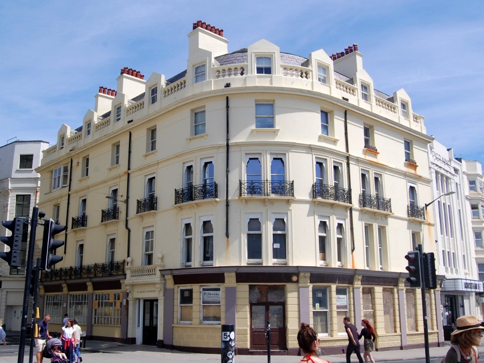 Clarendon Mansions, 80 King's Road, Brighton (NHLE Code 1380475) (July 2020)