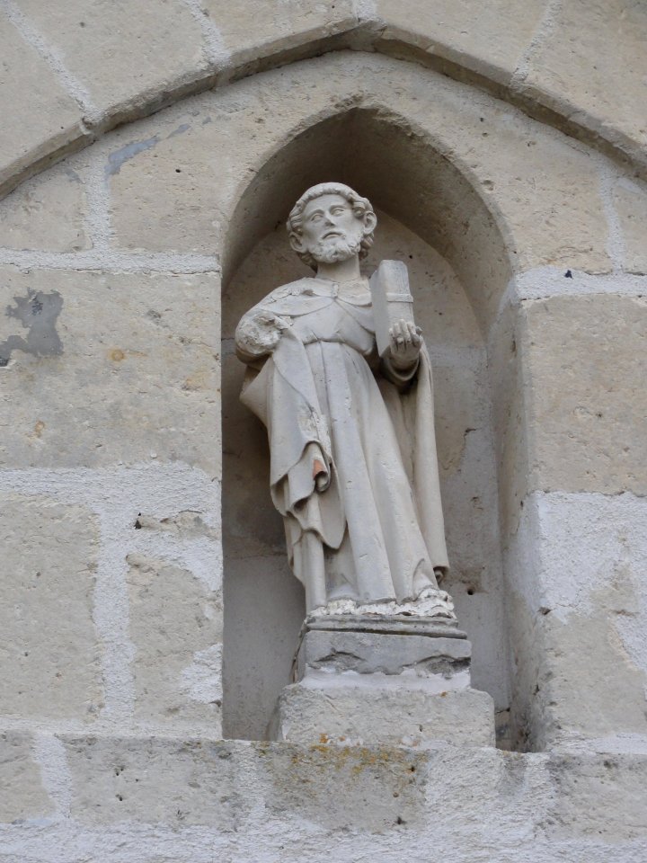 Clacy-et-Thierret (Aisne) église, statue de la façade