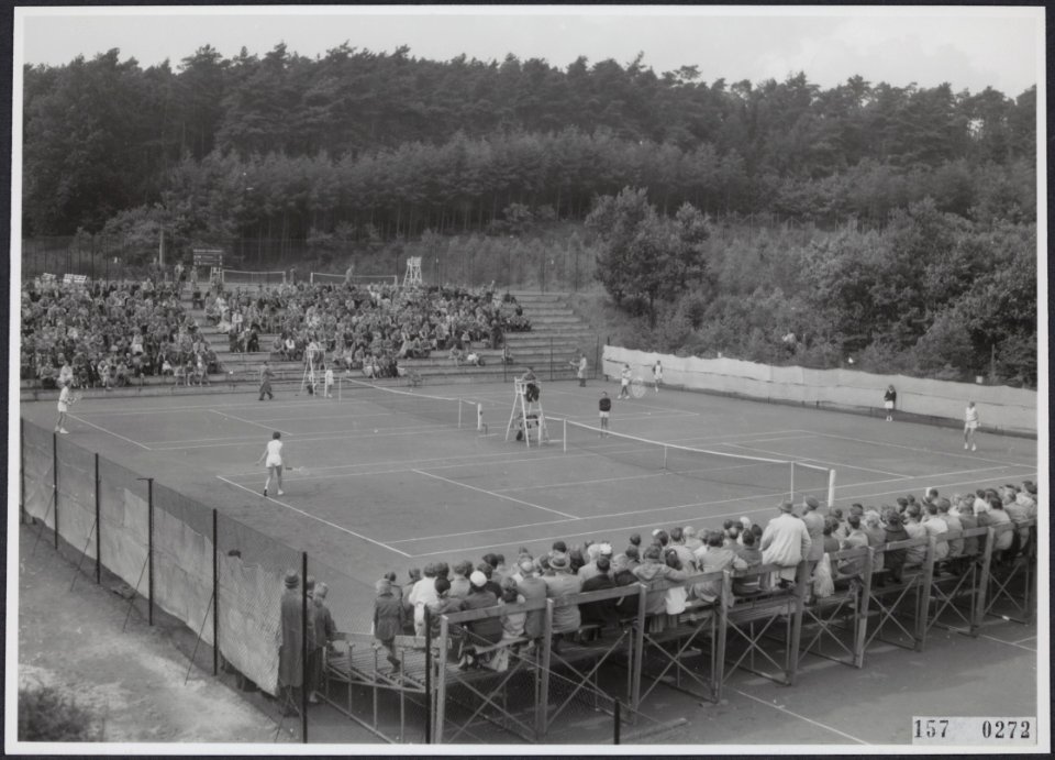 Collectie Fotocollectiie Afdrukken ANEFO Rousel, fotonummer 157-0272, Bestanddeelnr 157-0272
