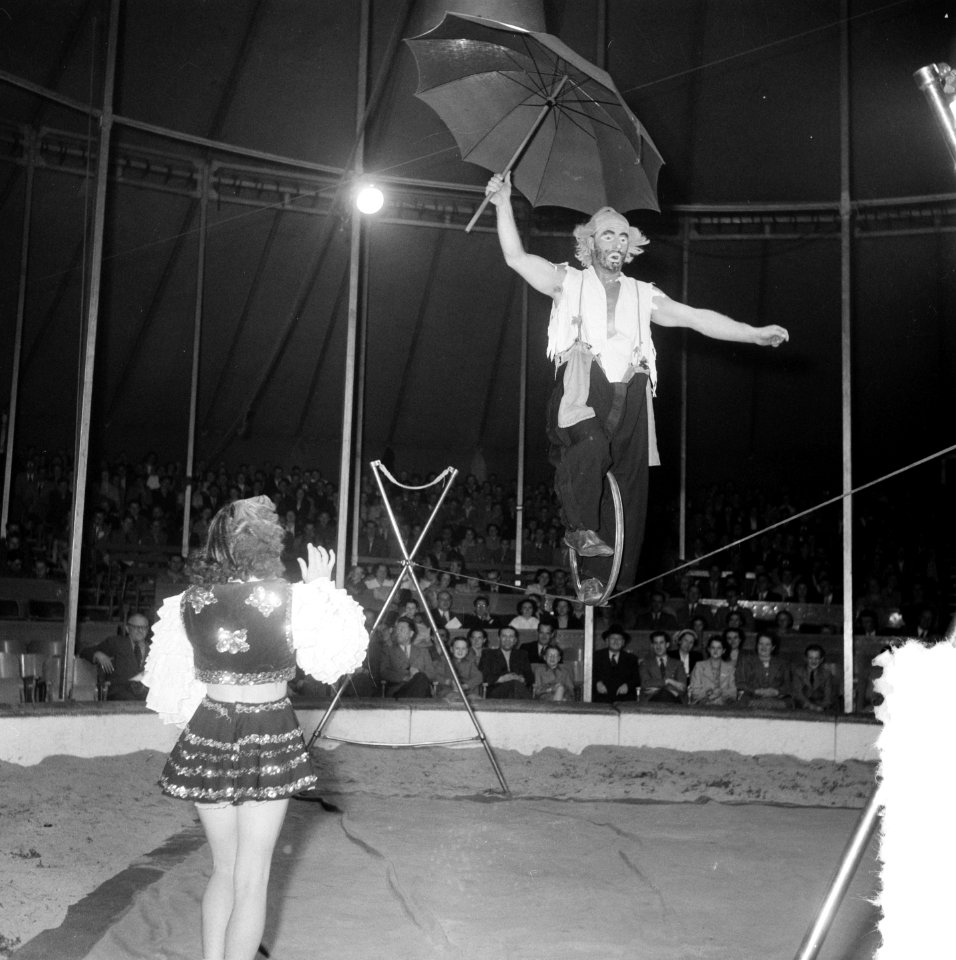 Circus Mikkenie in Turnhout Belgie. De Zacchini-clowns, Bestanddeelnr 904-6925