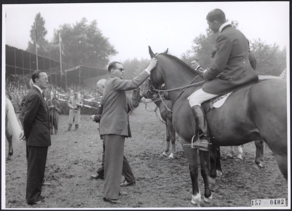 Collectie Fotocollectiie Afdrukken ANEFO Rousel, fotonummer 157-0402, Bestanddeelnr 157-0402
