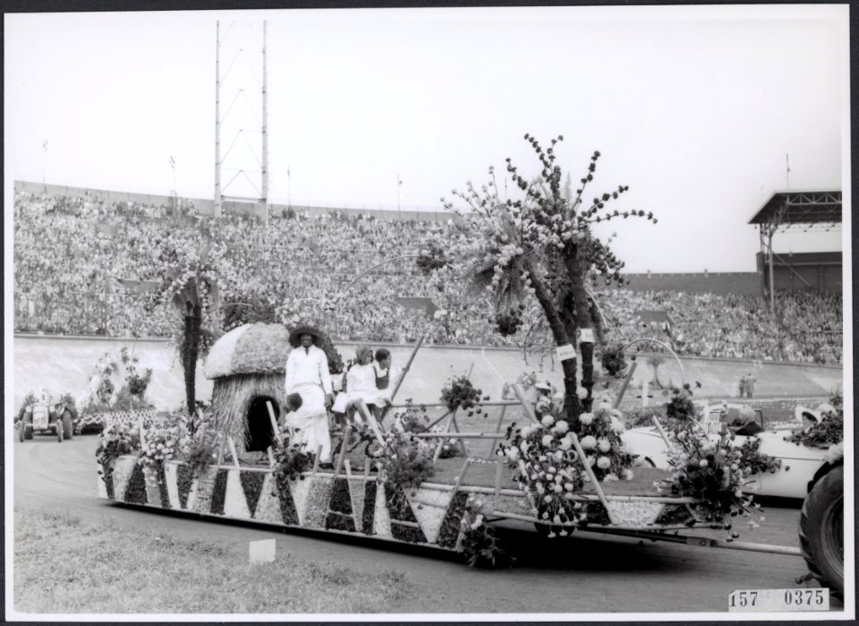 Collectie Fotocollectiie Afdrukken ANEFO Rousel, fotonummer 157-0375, Bestanddeelnr 157-0375