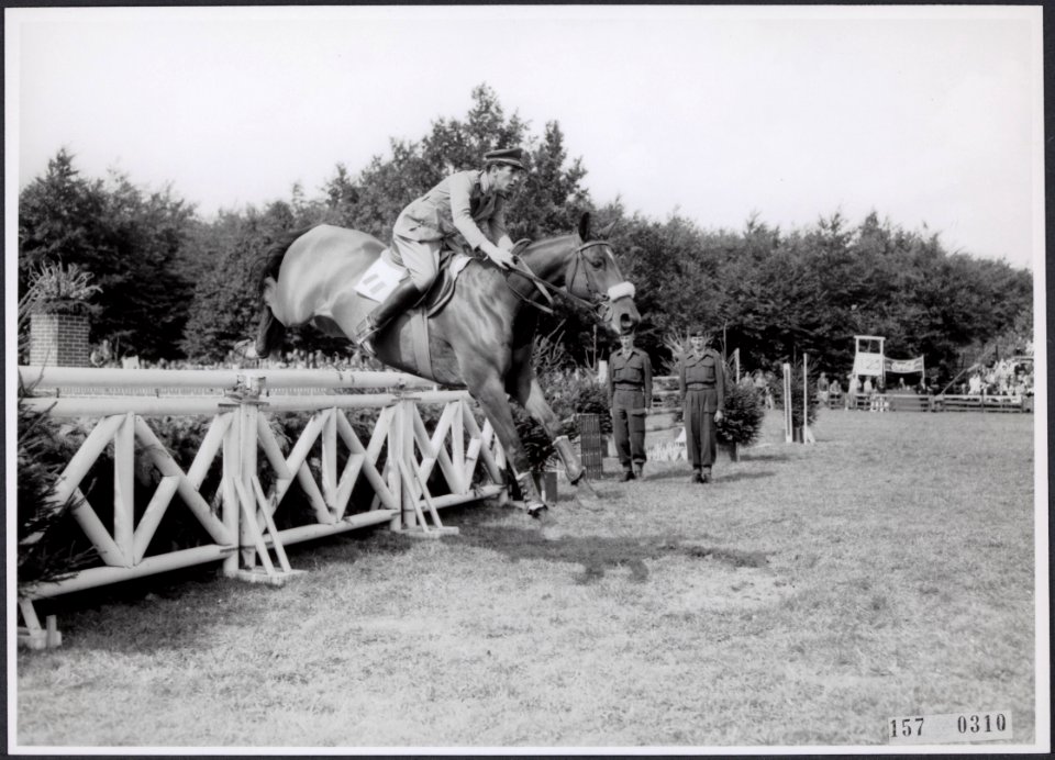 Collectie Fotocollectiie Afdrukken ANEFO Rousel, fotonummer 157-0310, Bestanddeelnr 157-0310