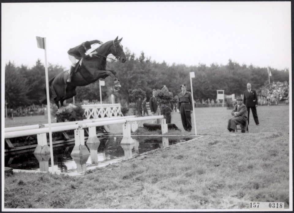 Collectie Fotocollectiie Afdrukken ANEFO Rousel, fotonummer 157-0318, Bestanddeelnr 157-0318