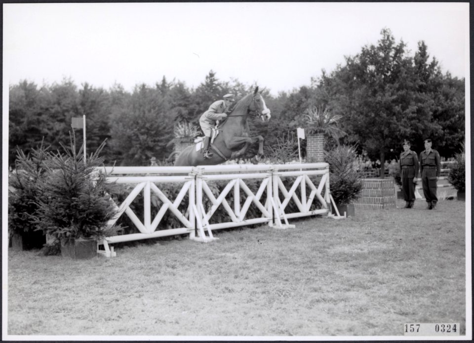 Collectie Fotocollectiie Afdrukken ANEFO Rousel, fotonummer 157-0324, Bestanddeelnr 157-0324
