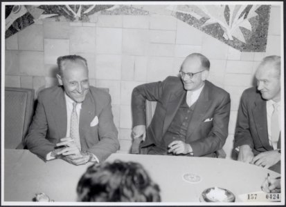 Collectie Fotocollectiie Afdrukken ANEFO Rousel, fotonummer 157-0424, Bestanddeelnr 157-0424