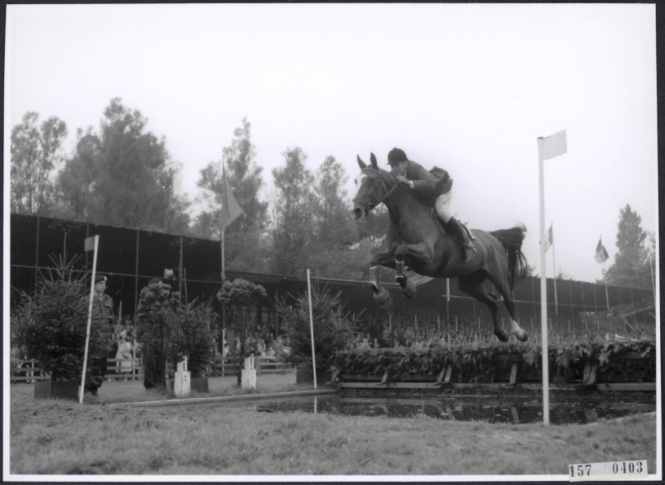 Collectie Fotocollectiie Afdrukken ANEFO Rousel, fotonummer 157-0403, Bestanddeelnr 157-0403