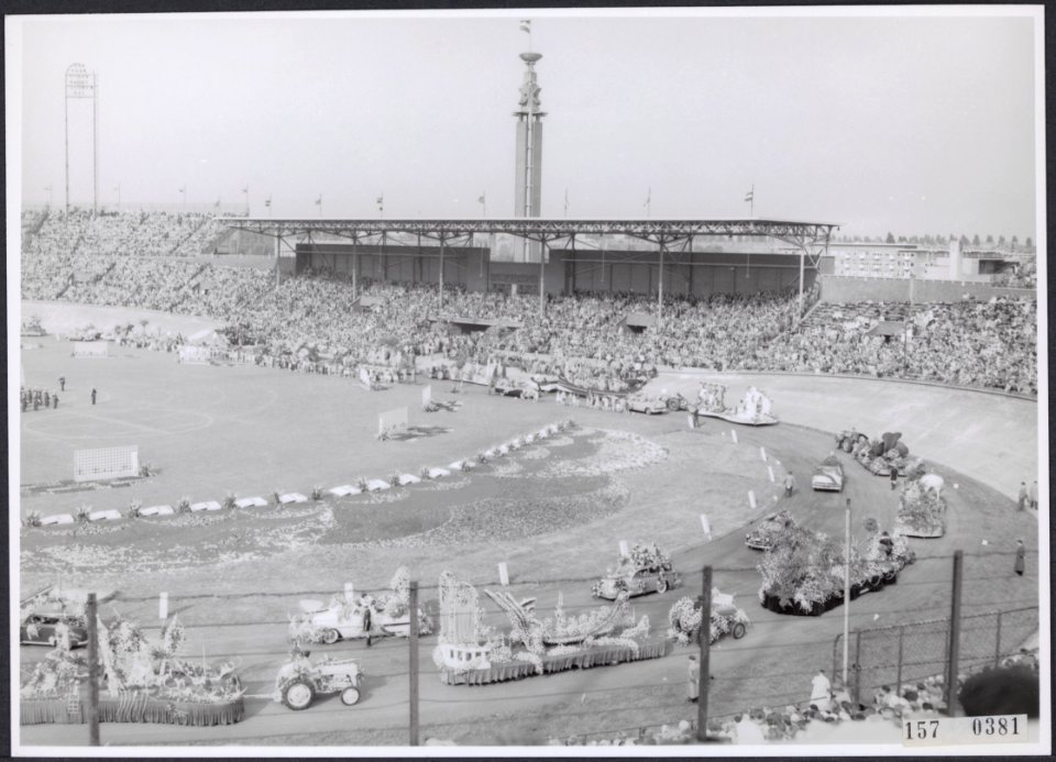 Collectie Fotocollectiie Afdrukken ANEFO Rousel, fotonummer 157-0381, Bestanddeelnr 157-0381