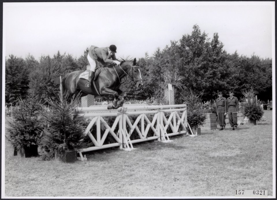 Collectie Fotocollectiie Afdrukken ANEFO Rousel, fotonummer 157-0321, Bestanddeelnr 157-0321