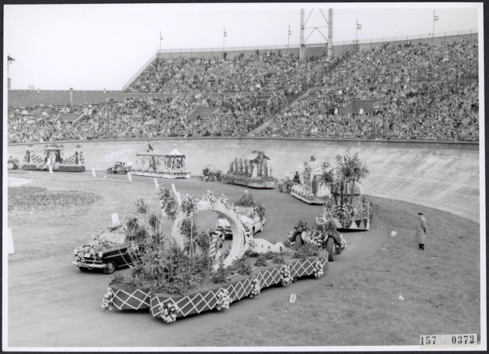 Collectie Fotocollectiie Afdrukken ANEFO Rousel, fotonummer 157-0372, Bestanddeelnr 157-0372